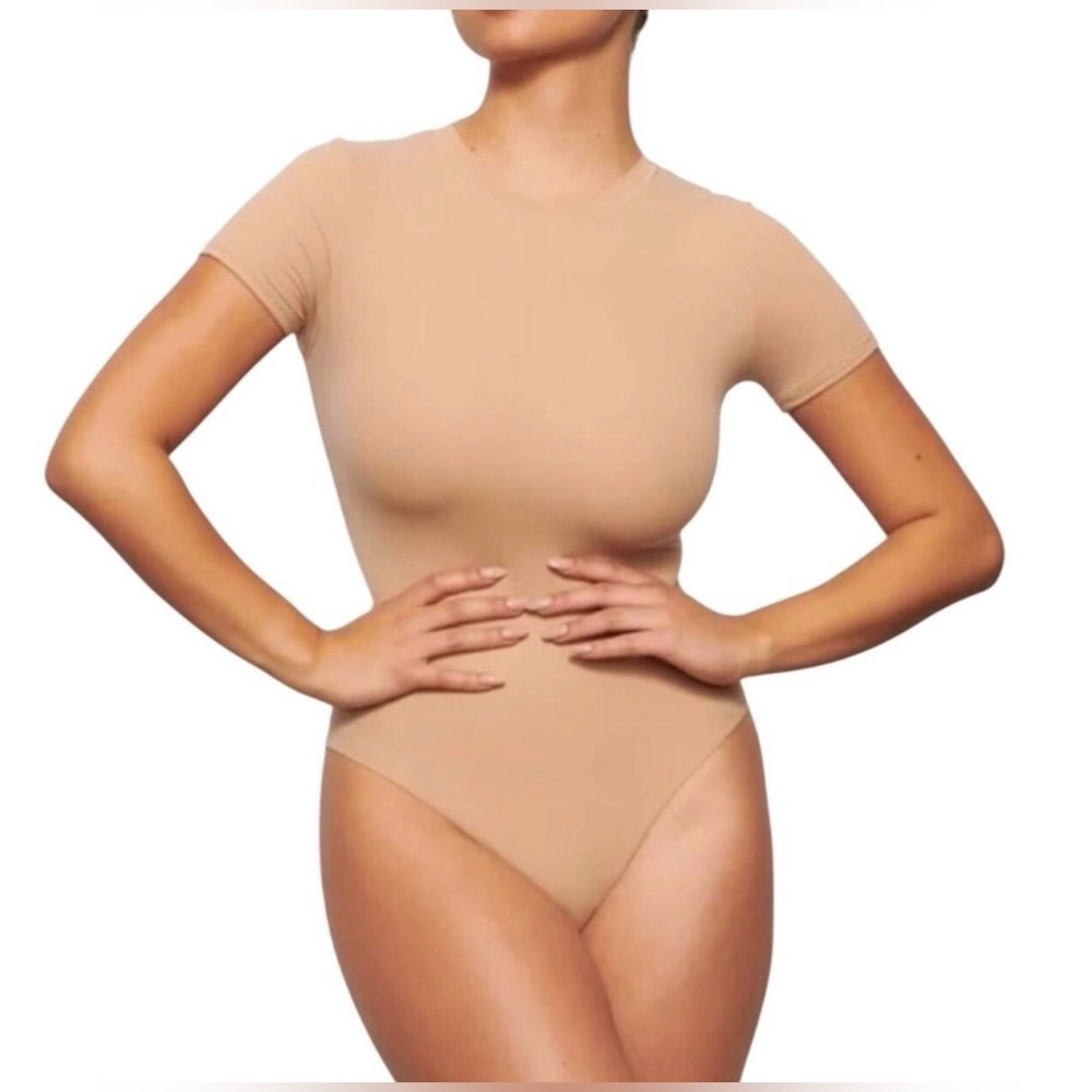 SKIMS Fits Everybody T shirt Bodysuit in Sienna NWT